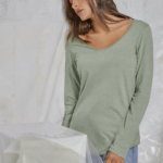 Μπλούζα με V μεσάτη με οβάλ τελείωμα Χακί