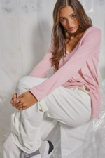 Μπλούζα με V oversized Ροζ - Image 2