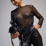 Διαφάνεια μακρυμάνικη σε στενή γραμμή Μαύρη