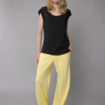 Μπλούζα με σκισίματα και κοντό μανίκι Μαύρη