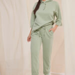 Παντελόνι φούτερ με λάστιχο και ρυθμιζόμενο κορδόνι Φυστικί