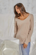 Μπλούζα με V μεσάτη με οβάλ τελείωμα Μπεζ