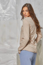 Μπλούζα με V μεσάτη με οβάλ τελείωμα Μπεζ - Image 2