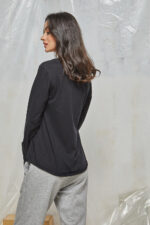 Μπλούζα με V μεσάτη με οβάλ τελείωμα Μαύρη - Image 4