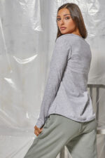 Μπλούζα με V μεσάτη με οβάλ τελείωμα Γκρι - Image 2