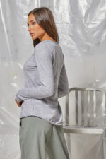 Μπλούζα με V μεσάτη με οβάλ τελείωμα Γκρι - Image 3