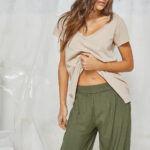 Μπλούζα με κοντό μανίκι V oversized Μπεζ