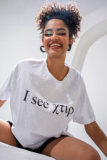 Λευκό T-Shirt “I see χτιρ” - Image 2