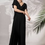 Μαύρη Ολόσωμη Φόρμα Oversized με V Λαιμόκοψη